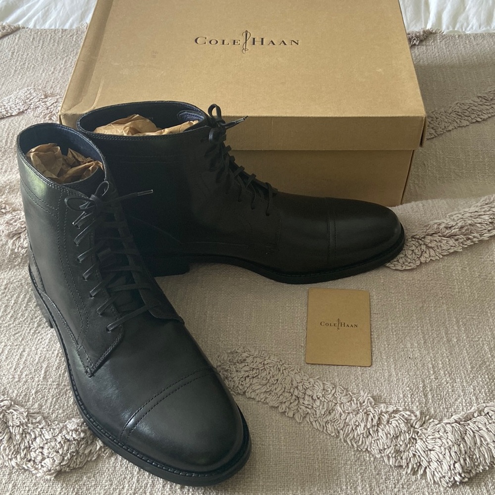 NIB mens Cole Hahn Air Harrison black boot, size 10.5M